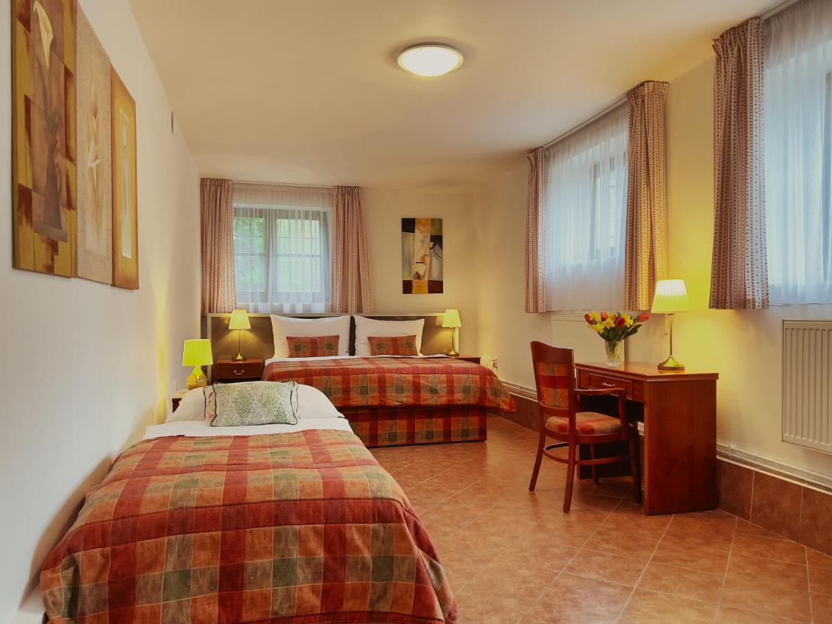 Penzion Karlštejn Exteriör bild